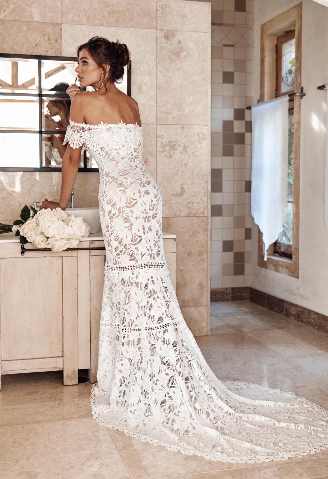 Lace Mermaid Wedding Dresses Off The Shoulder Sweep Train Sexy Back Gorgeous Country Bridal Dress Bohemian Plus Size Beach Wedding Gowns