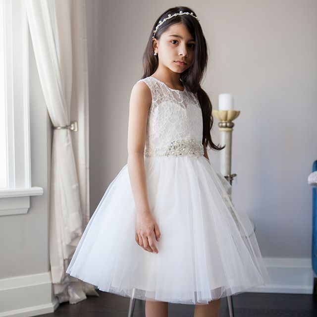 Knee Length White Flower Girls Dresses Short Scoop Tank A-Line Girls Party Dresses Beaded Waist Lace First Communion Gowns, Champagne
Knee Length White Flower Girls Dresses Short Scoop Tank A-Line Girls Party Dresses Beaded Waist Lace First Communion Gowns, Champagne