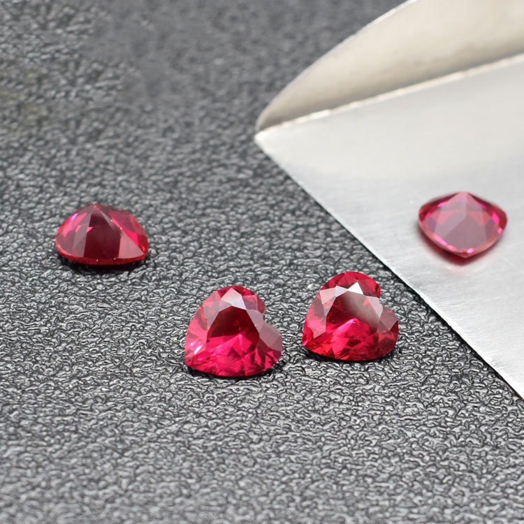 200pcs/Lot 5# Red Synthetic Corundum 4-11mm Heart Shape Machine Cut Synthetic Loose Stones For Jewelry Setting Free Shipping
200pcs/Lot 5# Red Synthetic Corundum 4-11mm Heart Shape Machine Cut Synthetic Loose Stones For Jewelry Setting Free Shipping