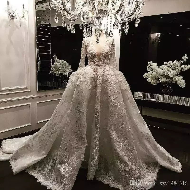 Glamorous Lace Ball Gown Wedding Dress Deep V-Neck Beaded Floral Appliques Long Sleeve Dubai Wedding Dresses Sexy Saudi Arabia Bridal Dress