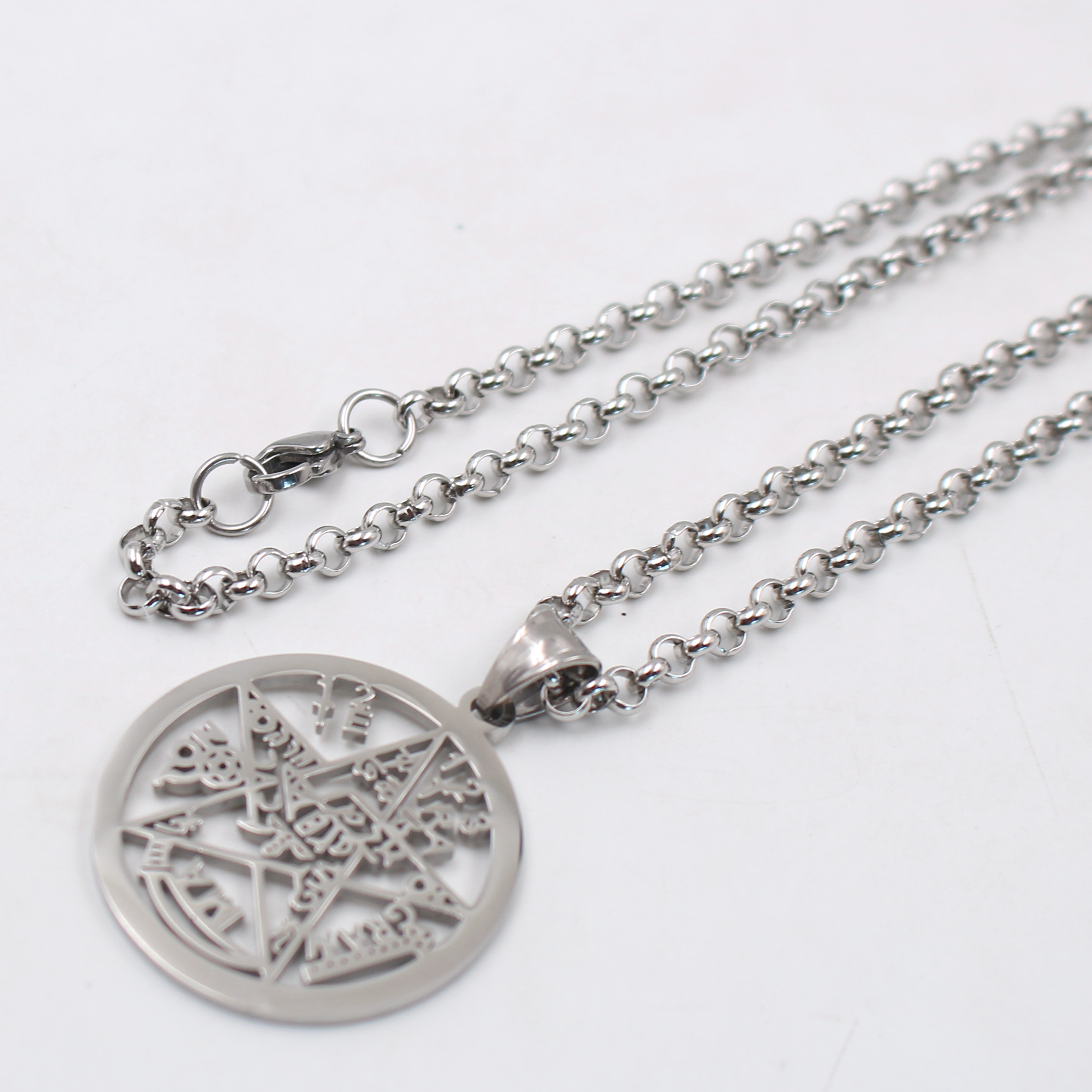 Choose Color Jewelry Stainless steel Gold silver black Religious Necklace rolo chain geometric pentagram Pendant Charms 32mm wide with chain