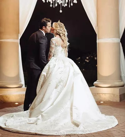 Luxury Appliques Lace Dubai Long Sleeve Wedding Gowns With Detachable Train Jewel Neck Country Wedding Dress Satin Illusion Plus Size Bridal