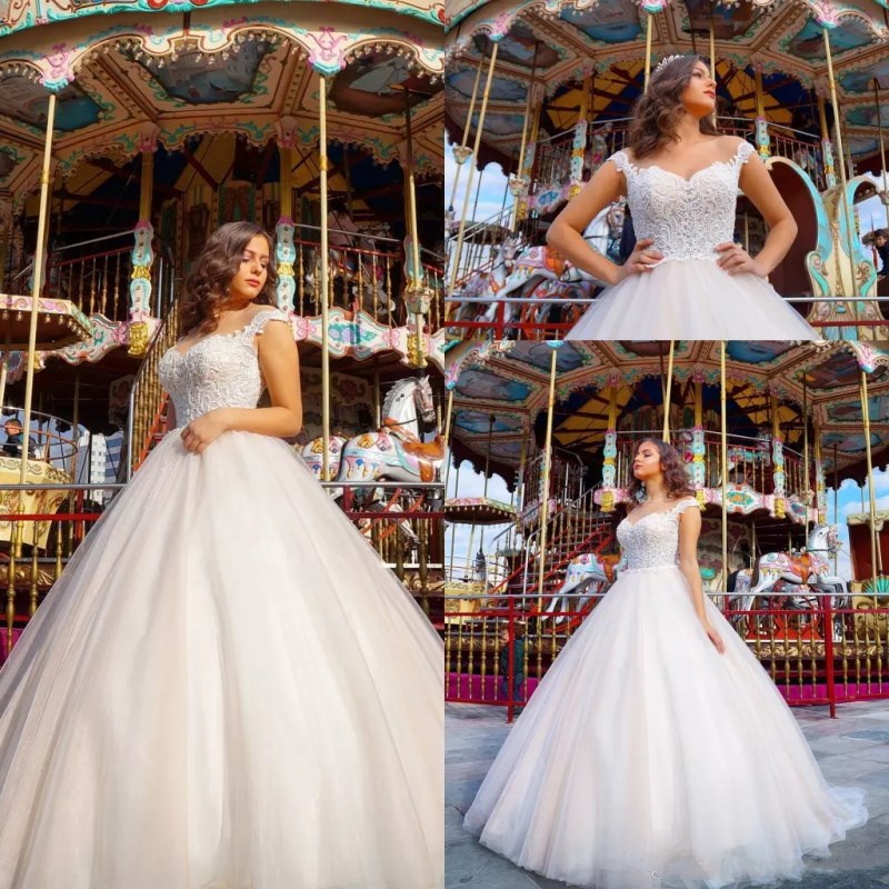 2019 Elegant Beach Wedding Dresses Capped Sleeves Lace Appliques A Line Tulle Bridal Gowns Cheap Wedding Gowns, Custom made from color chart
2019 Elegant Beach Wedding Dresses Capped Sleeves Lace Appliques A Line Tulle Bridal Gowns Cheap Wedding Gowns, Custom made from color chart