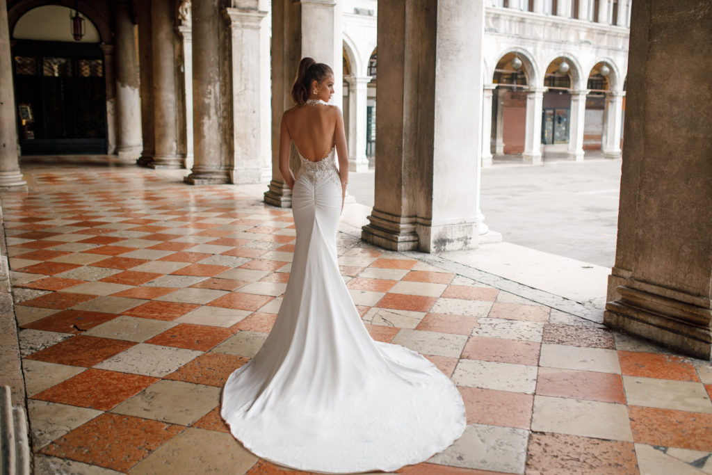 2020 Julie Vino Wedding Dresses with Detachable Train High Neck Beaded Lace Appliqued Backless Beach Bridal Gowns Custom Made