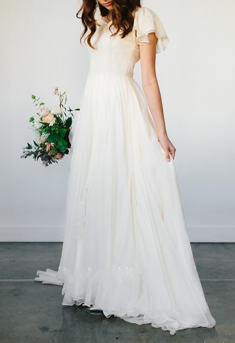 Boho A-line Flowy Beach Wedding Dresses Short Sleeves Beaded Belt Temple 2018 Chiffon Bohemian Bridal Gowns