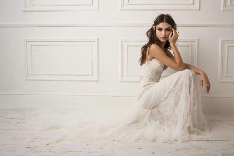 lihi hod elegant wedding dresses backless lace appliqued spaghetti neck bridal gowns robes de soire custom made wedding dress