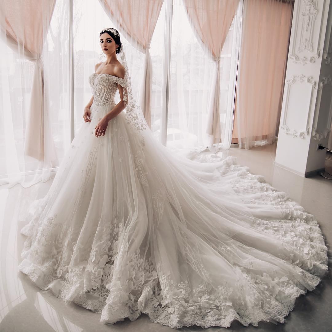 Dreamy Enchantment Tulle Wedding Dress With 3D Flowers Elegant Off Shoulder Beading A-Line Bridal Dress Glamorous Appliqued Wedding Gowns