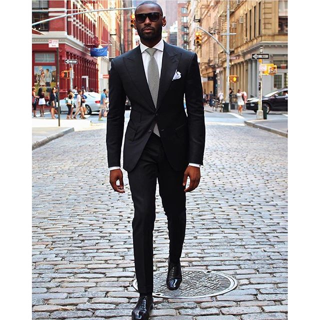 Stylish Design Groom Tuxedos Two Buttons Black Peak Lapel Groomsmen Best Man Suit Mens Wedding Suits (Jacket+Pants+Tie) NO:783