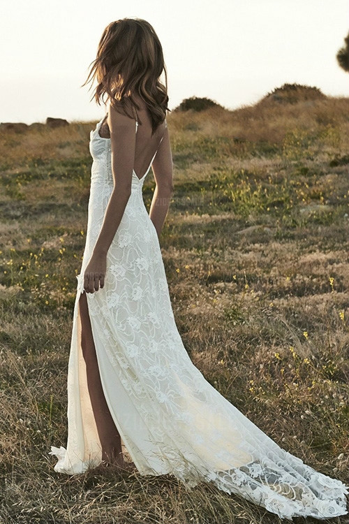 Elegant Beach Wedding Dresses Side Split Floor Length Backless Spaghetti Appliqued Lace Bridal Gowns Sleeveless Modest Country Wedding Dress