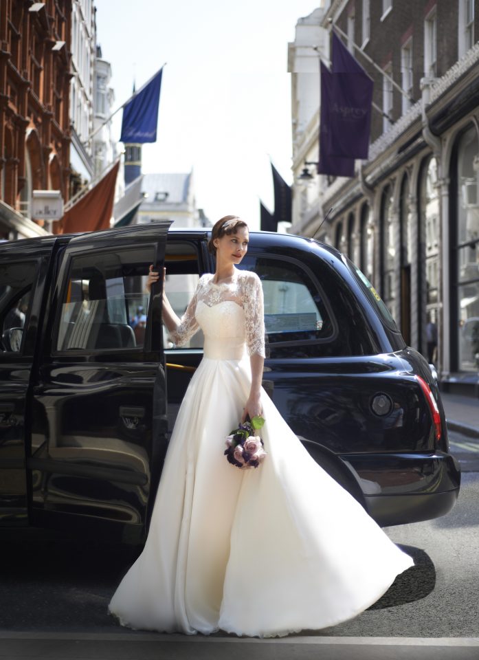 Modest Country Style Long Sleeve Wedding Dresses Bateau Neck A Line Satin Simple Lace Wedding Gowns Robe De Mariée Plus Size Bridal Dress