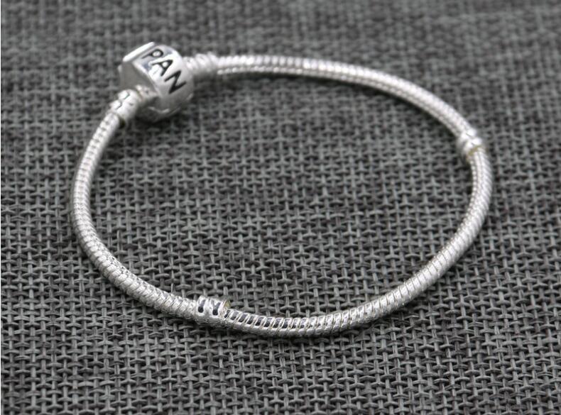Europe Popular Silver Plated Beaded Strands Key Chains 3mm Snake Design Chains,DIY Personality Charms Bracelets,Printing Pan Logo On the Clasp for Jewelry
Europe Popular Silver Plated Beaded Strands Key Chains 3mm Snake Design Chains,DIY Personality Charms Bracelets,Printing Pan Logo On the Clasp for Jewelry