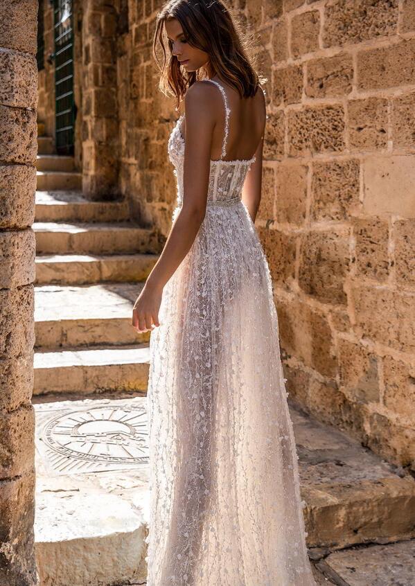 2019 A Line Beach Lace 3D Floral Appliques Side Split Spaghetti Floor Length Country Wedding Dress Illusion Bridal Gowns