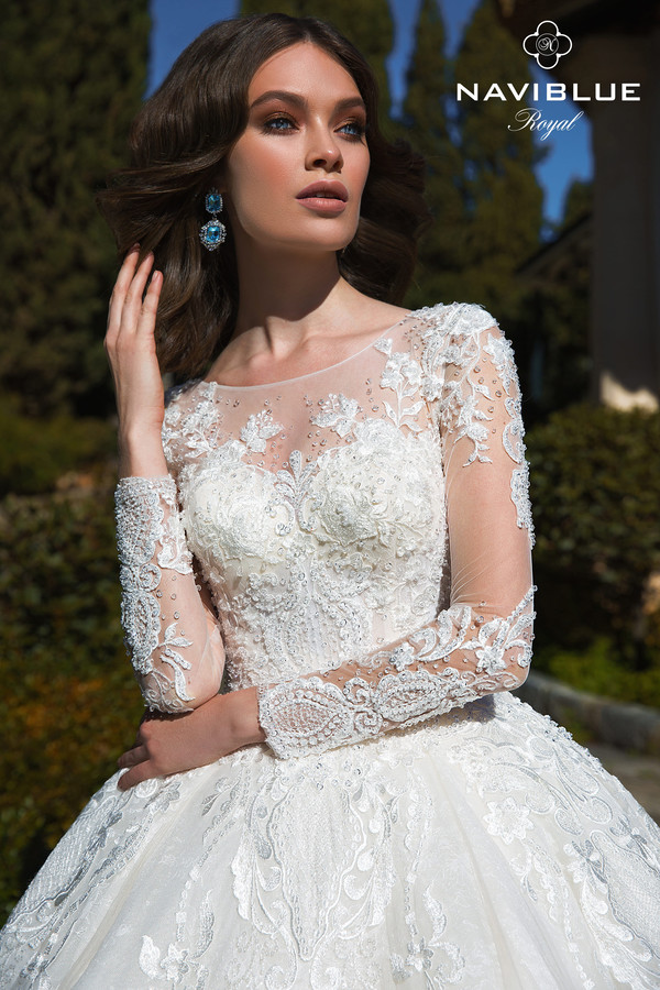 Luxury Modest Wedding Dresses Jewel Neck Lace Appliqued Long Sleeve Country Bridal Dress Sweep Train Ball Gown Wedding Dress Plus Size