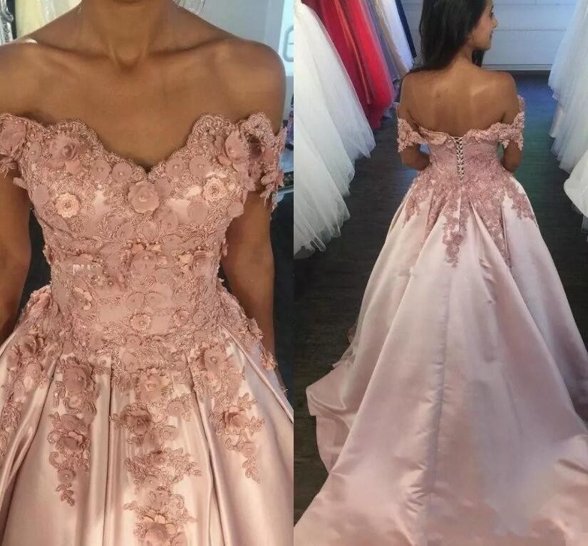 2018 New Baby Pink Prom Dresses Off Shoulder Lace Applique Beaded 3D Flowers Open Back Court Train Satin Formal Party Wear Evening Gowns, Same as image
2018 New Baby Pink Prom Dresses Off Shoulder Lace Applique Beaded 3D Flowers Open Back Court Train Satin Formal Party Wear Evening Gowns, Same as image