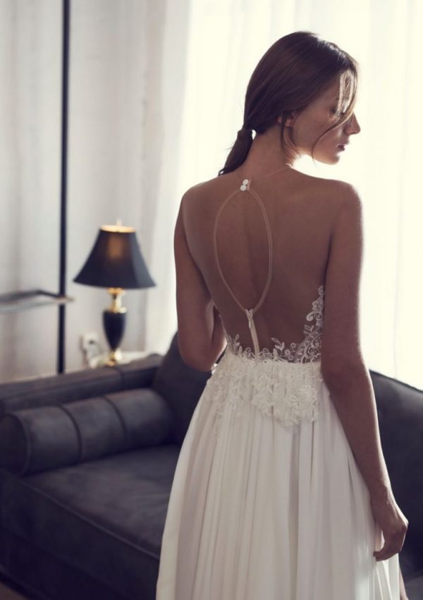 Riki Dalal Lace Wedding Dress Side Split Chiffon Sheer Jewel Neck Hollow Back Sweep Train Country Wedding Gowns Sleeveless Boho Bridal Dress