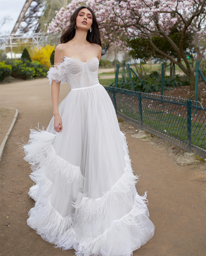Julie Vino Newest Wedding Dress Off Shoulder Sweetheart Tulle Floral Appliques Tiered Feathers Sweep Train Bridal Gowns