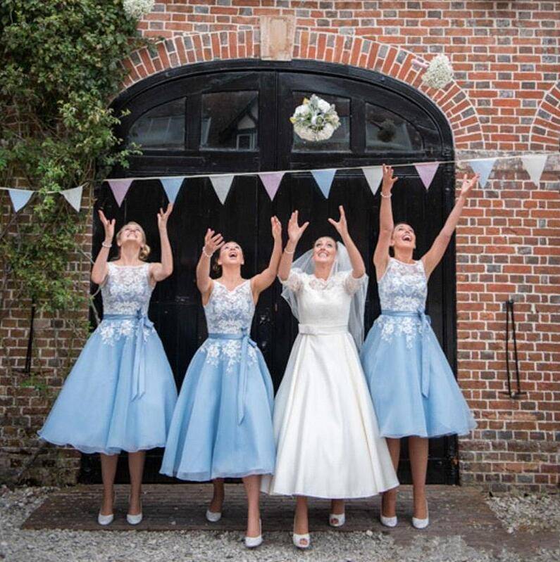 2020 Tea Length Ice Blue A Line Bridesmaid Dresses Lace Appliques Maid of Honor Gowns with Bow Short Party Prom Dress
2020 Tea Length Ice Blue A Line Bridesmaid Dresses Lace Appliques Maid of Honor Gowns with Bow Short Party Prom Dress