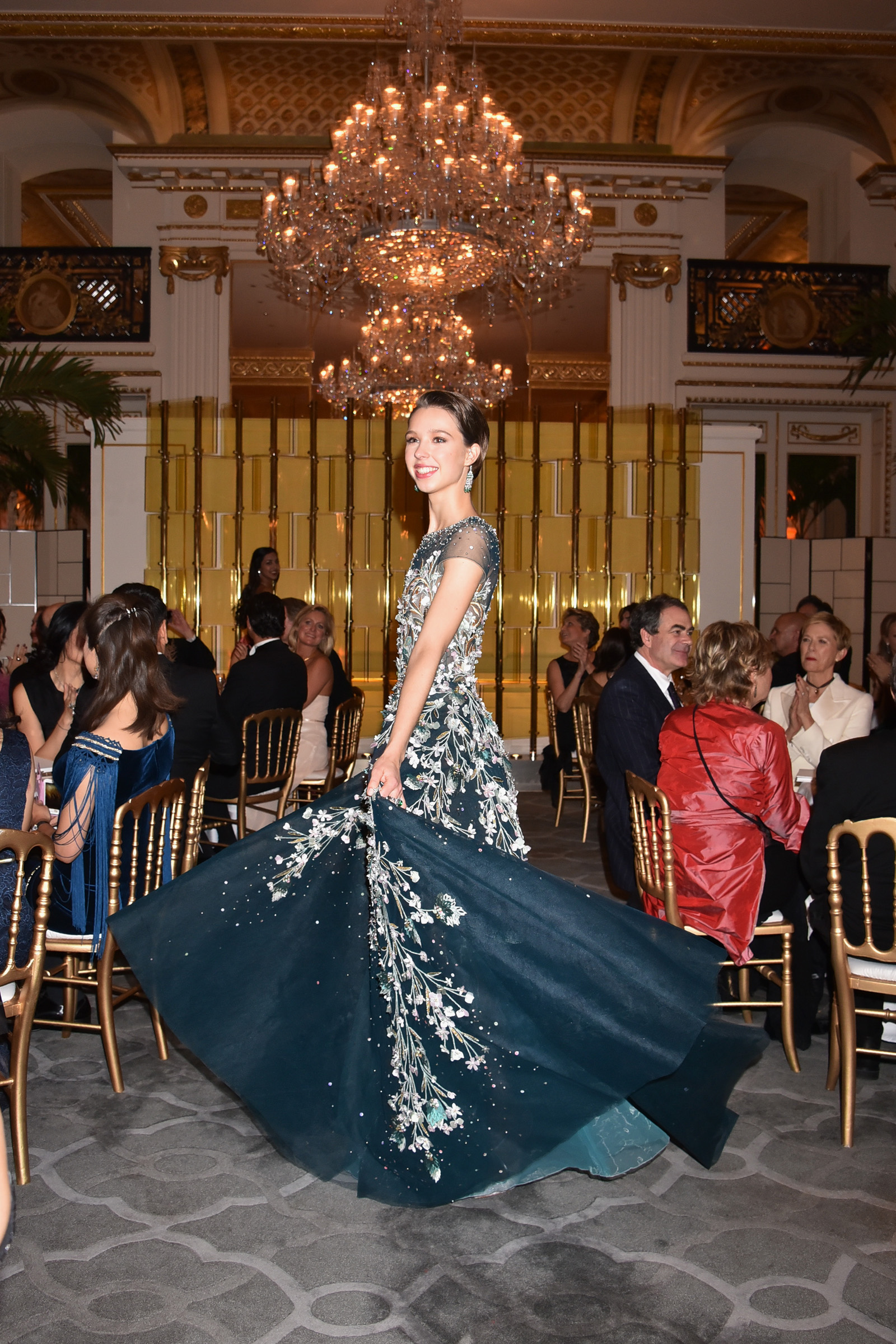 Zuhair Murad Prom Dresses Short Sleeves Jewel Neck Lace Appliques Beads Floor Length Evening Dress Party Wear A Line Formal Gowns