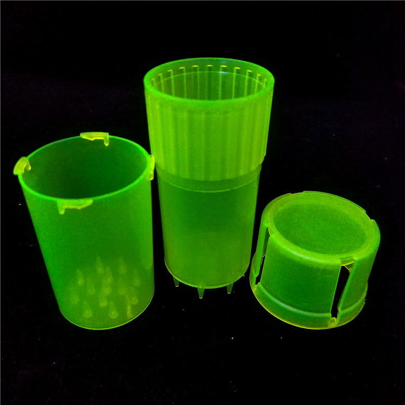 MOQ is 1 Piece Med Container 3 Parts Mini Plastic Grinders Secure twist lock system Plastic Cheap Herb Grinders For Sale
MOQ is 1 Piece Med Container 3 Parts Mini Plastic Grinders Secure twist lock system Plastic Cheap Herb Grinders For Sale