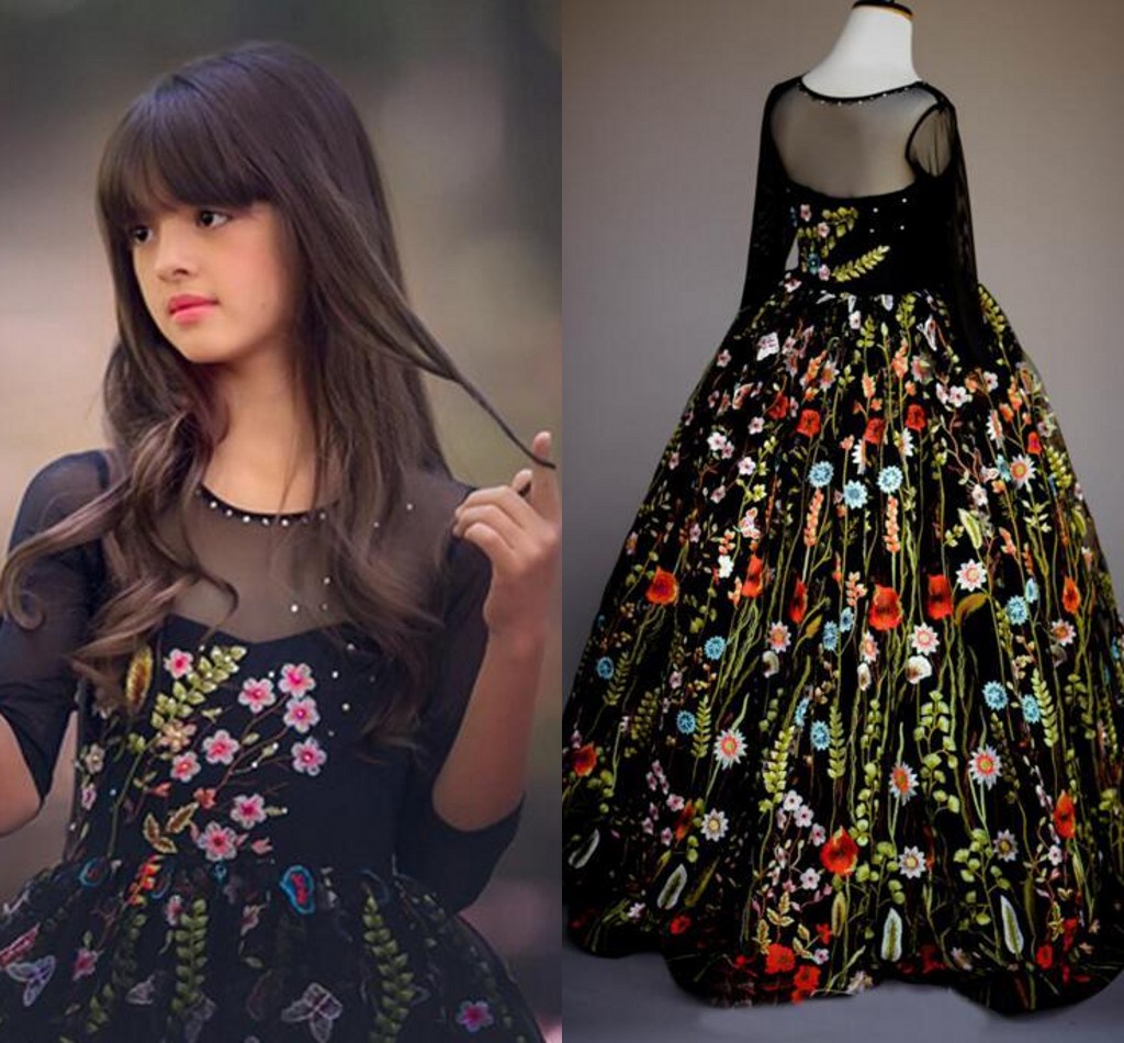 Princess Long Sleeves Flower Girls Dresses Sheer Neck Embroidery Flowers Floor Length White Black Children Kids Girls Pageant Dresses
Princess Long Sleeves Flower Girls Dresses Sheer Neck Embroidery Flowers Floor Length White Black Children Kids Girls Pageant Dresses