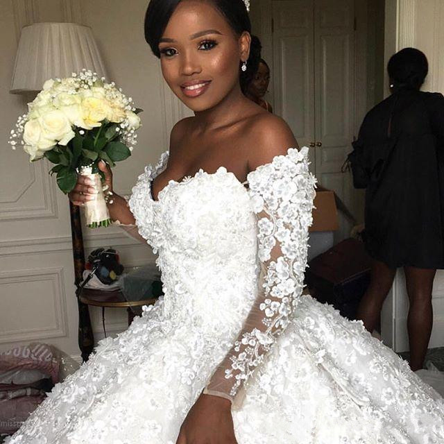 Stunning Plus Size Wedding Dresses 3D Floral Appliqued Lace Beaded Bridal Gowns Ravishing Dubai African Crystal Tulle Wedding Dress