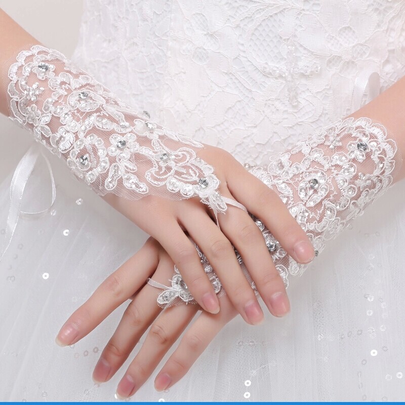 Hot Sale Fingerless Wrist Length Lace Appliques White Bridal Wedding Gloves Free Shipping luva de noiva, Beige
Hot Sale Fingerless Wrist Length Lace Appliques White Bridal Wedding Gloves Free Shipping luva de noiva, Beige