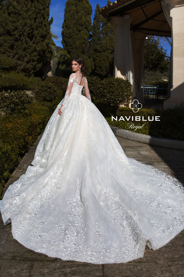 Luxury Modest Wedding Dresses Jewel Neck Lace Appliqued Long Sleeve Country Bridal Dress Sweep Train Ball Gown Wedding Dress Plus Size