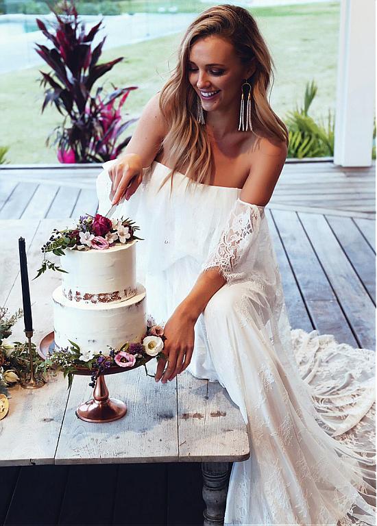 2018 A Line Boho Wedding Dresses Lace Applqiue Sweep Train Off Shoulder Elegant Bohemian Wedding Gowns Backless Beach Bridal Dress