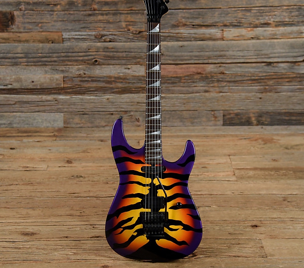 Custom Japan George Lynch Signature RARE Tiger Stripe Sunburst Electric Guitar Ebony Fingerboard Dot Inlay,Black Flyod Rose Tremolo
Custom Japan George Lynch Signature RARE Tiger Stripe Sunburst Electric Guitar Ebony Fingerboard Dot Inlay,Black Flyod Rose Tremolo