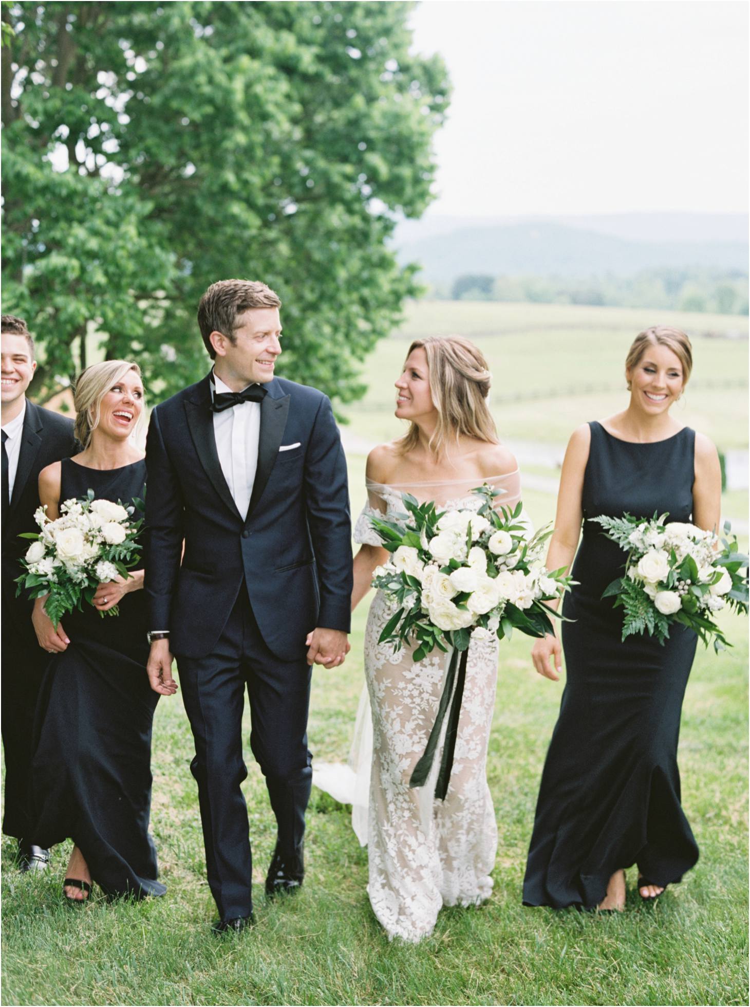 2019 Mermaid Wedding Dresses Off The Shoulder Sweep Train Lace Appliques Short Sleeve Beach Bridal Gowns Garden Boho Country Wedding Dress