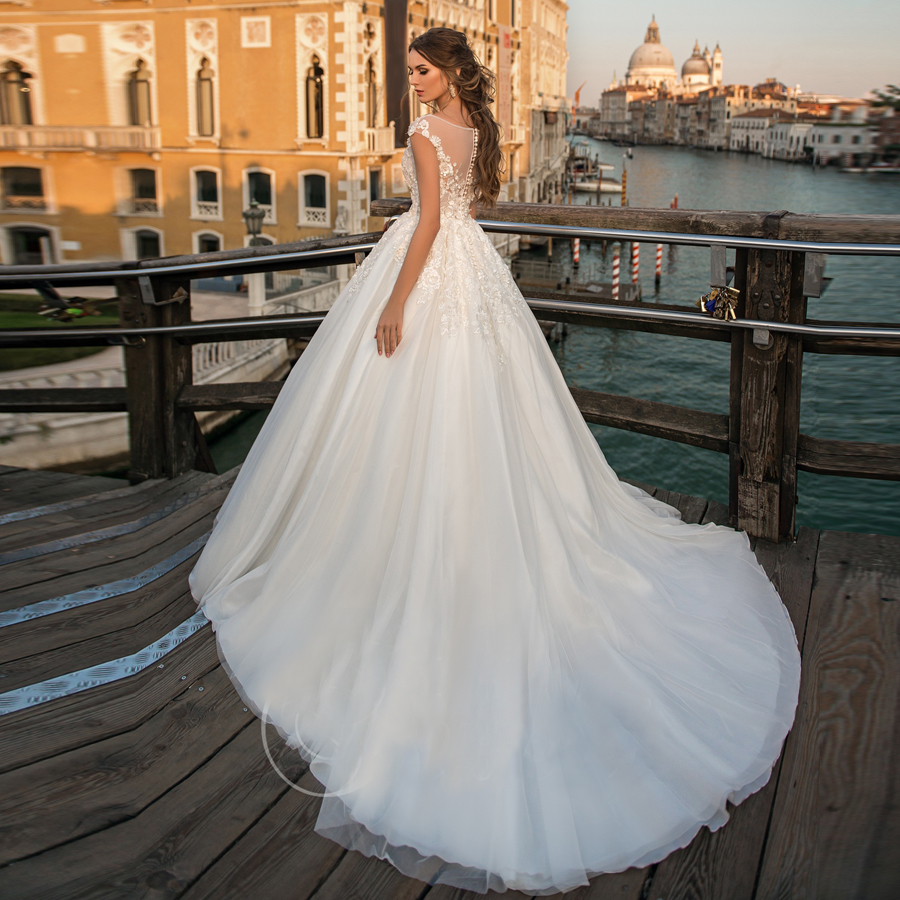2019 New Arrive Luxury Chapel Train Ball Gown Wedding Dress Gorgeous Appliques Scoop Vestido De Noiva Illusion Back Plus Size, Black
2019 New Arrive Luxury Chapel Train Ball Gown Wedding Dress Gorgeous Appliques Scoop Vestido De Noiva Illusion Back Plus Size, Black