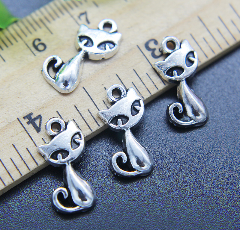 Wholesale 100pcs Cute Cat Alloy Charms Pendant Retro Jewelry Making DIY Keychain Ancient Silver Pendant For Bracelet Earrings 17*9mm
Wholesale 100pcs Cute Cat Alloy Charms Pendant Retro Jewelry Making DIY Keychain Ancient Silver Pendant For Bracelet Earrings 17*9mm