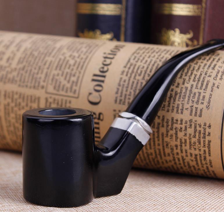Black ebony flat bottom big pipe, creative black ebony hammer, man bent wire bucket.
Black ebony flat bottom big pipe, creative black ebony hammer, man bent wire bucket.