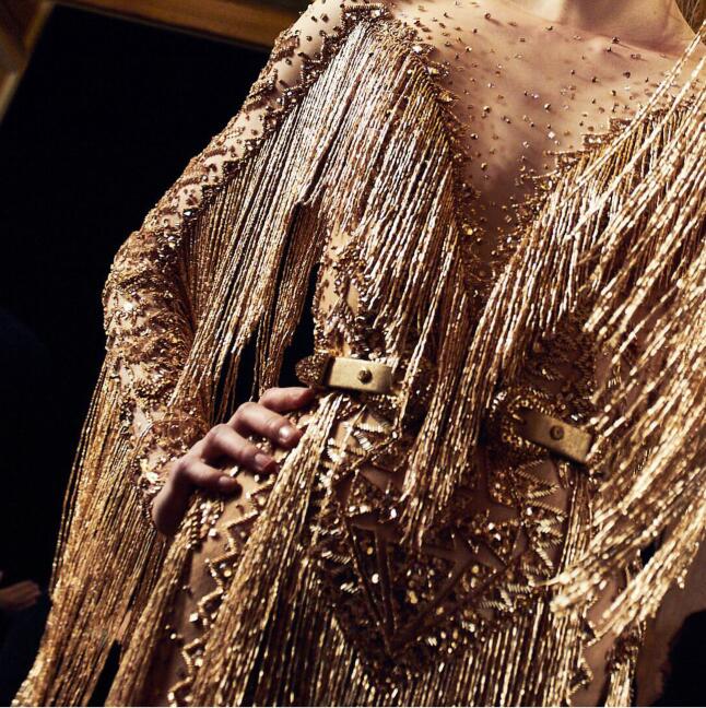 Evening dress Yousef aljasmi Kim kardashian Gold Tassels Long sleeve V-neck Gold beads Crystals Almoda gianninaazar ZuhLair murad Ziadnakad, White
Evening dress Yousef aljasmi Kim kardashian Gold Tassels Long sleeve V-neck Gold beads Crystals Almoda gianninaazar ZuhLair murad Ziadnakad, White