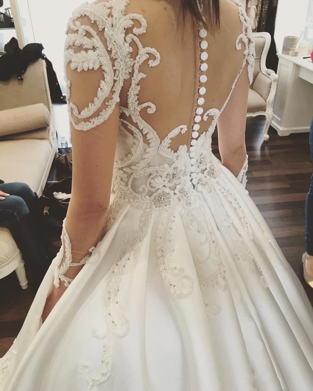 Dresses With Lace Chapel Train Sheer Neck Long Illusion Sleeves Applique Button Back Wedding Gowns Bridal Dress Party