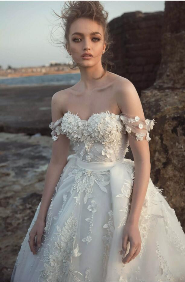 2019 Modest Wedding Dresses 3D Floral Appliqued Off The Shoulder Robe De Mariee Arabic Middle East Church Plus Size Bridal Gowns