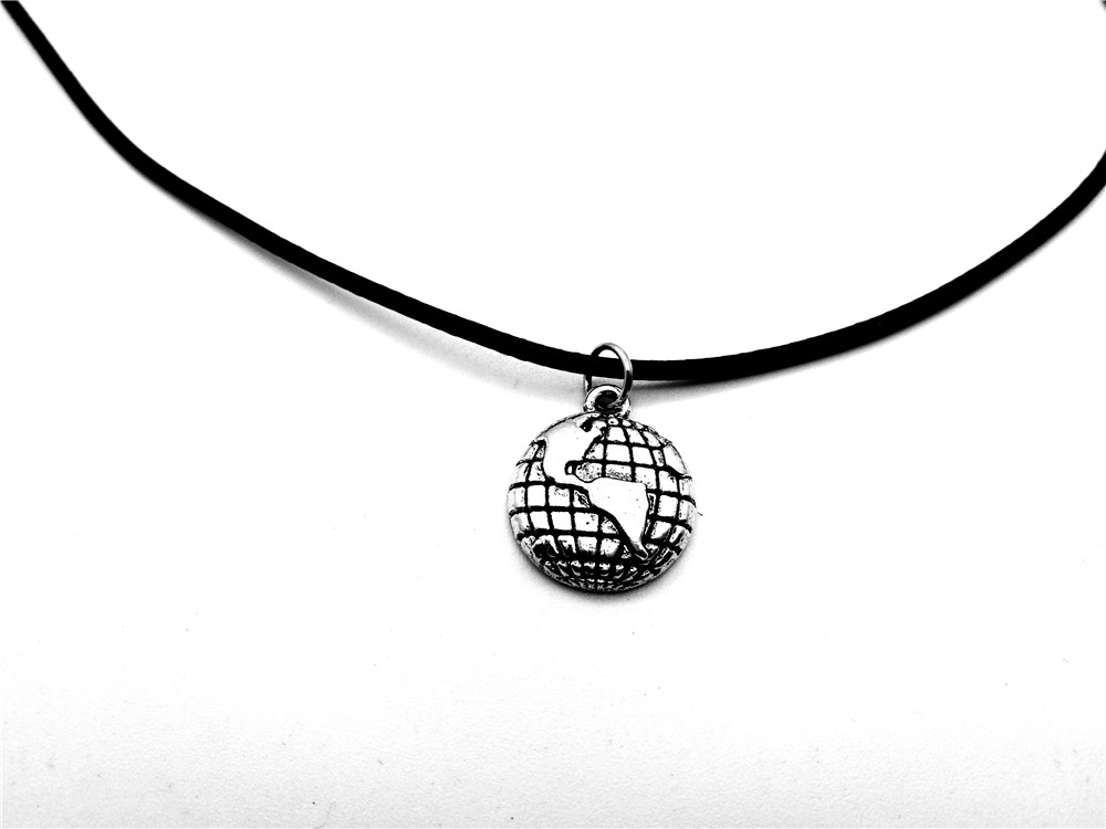 Outline Globe World Map Geography Pendant Necklace Travel Global Planet Earth Leather Rope Necklaces Personality Graduation Gifts