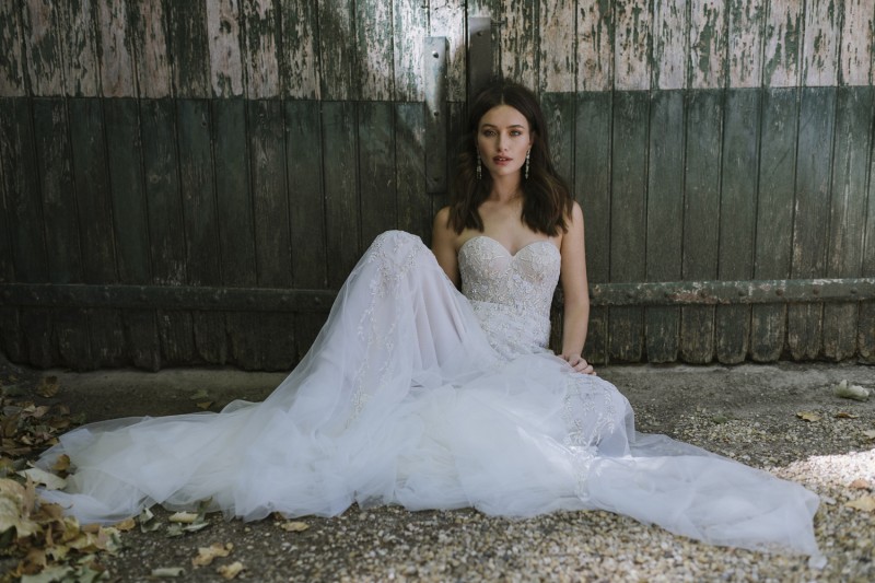 lihi hod beaded beach wedding dresses backless lace appliqued sweetheart bridal gowns robes de soire custom made wedding dress