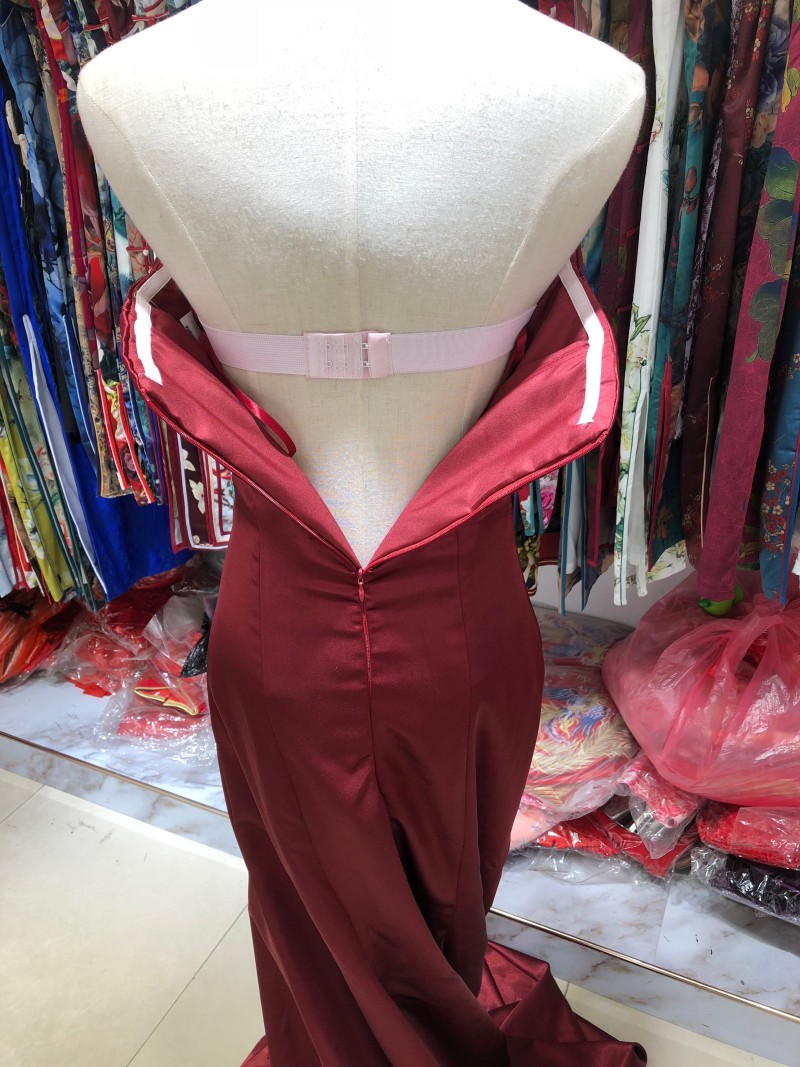 Sexy Burgundy Evening Dress Side Split Sweep Train Gold Applique with rhinestones Prom Gowns Custom Made Elastic Satin/Velvet Evening Gowns