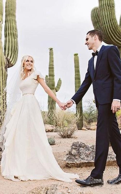 Boho A-line Flowy Beach Wedding Dresses Short Sleeves Beaded Belt Temple 2018 Chiffon Bohemian Bridal Gowns