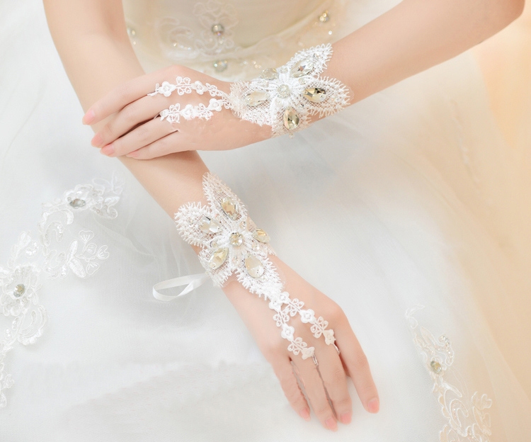 Luxury Sparkling Diamond Hot Sale Sequins Lace Wedding Gloves Fingerless Wedding Golve Wedding Accessories, Beige
Luxury Sparkling Diamond Hot Sale Sequins Lace Wedding Gloves Fingerless Wedding Golve Wedding Accessories, Beige