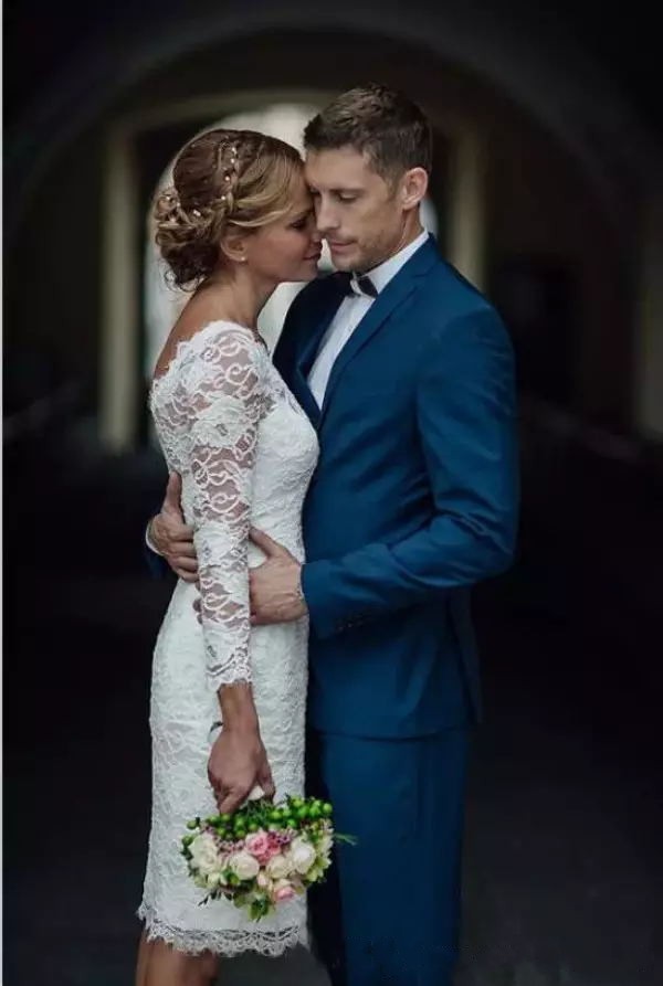Modern 2019 Long Sleeve Short Wedding Dresses Scoop Neck Sheath Knee Length Lace Bridal Gowns Reception Dress