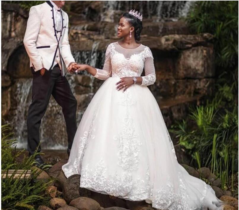 South African Plus Size Dresses Sheer Jewel Neck Princess Country Bridal Dress Hollow Back Appliques Lace Long Sleeves Wedding Gowns