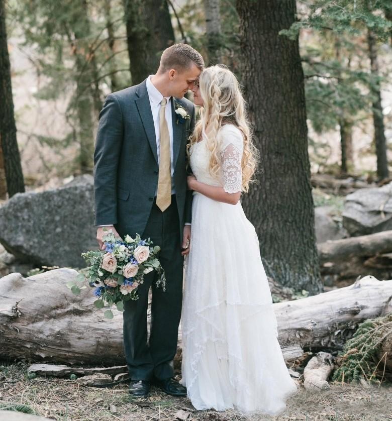 2020 Western Country Bohemian Beach A Line Wedding Dresses V Neck Lace Chiffon Half Sleeves Tiered Floor Length Plus Size Bridal Gowns