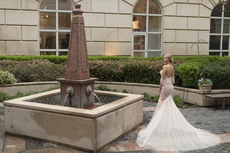 Naama & Anat 2019 Mermaid Wedding Dresses Blush Lace Appliqued Off The Shoulder Backless Boho Bridal Gowns Court Train vestido de novia