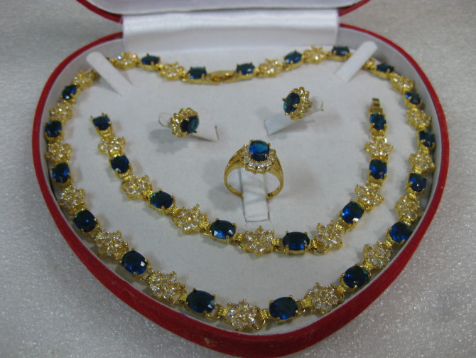 14k Yellow gold blue sapphire necklace bracelet ring set, Dark blue
