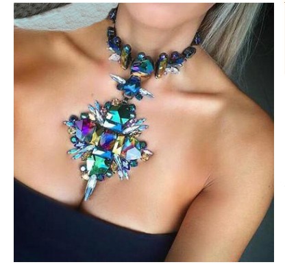 Yan Tong research explosion Jeweled necklace and alloy manufacturers selling luxury diamond necklaces wholesale
Yan Tong research explosion Jeweled necklace and alloy manufacturers selling luxury diamond necklaces wholesale