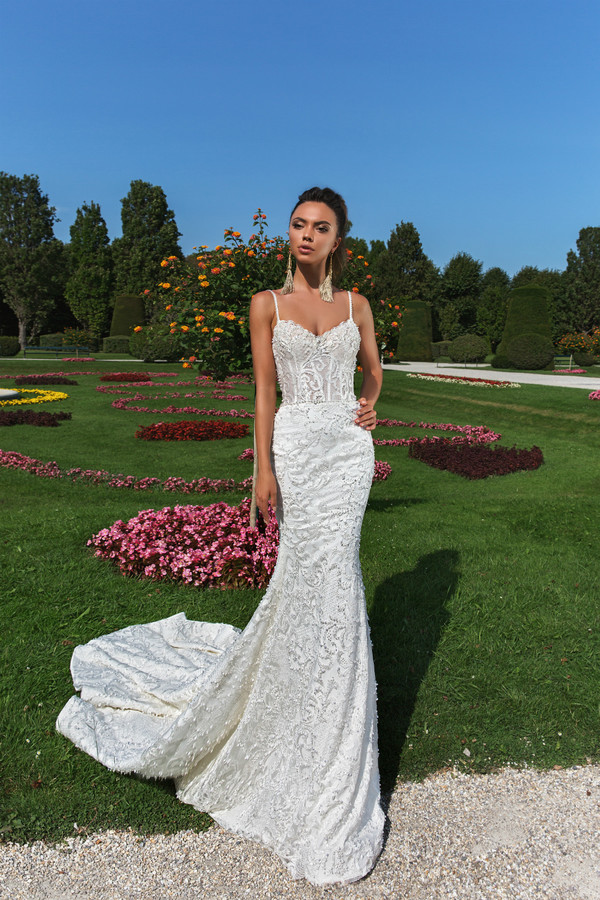 Sexy Mermaid Wedding Dresses Spaghetti Lace Appliques Beaded Sweep Train Backless Country Garden Bridal Gowns Long Plus Size Wedding Dress