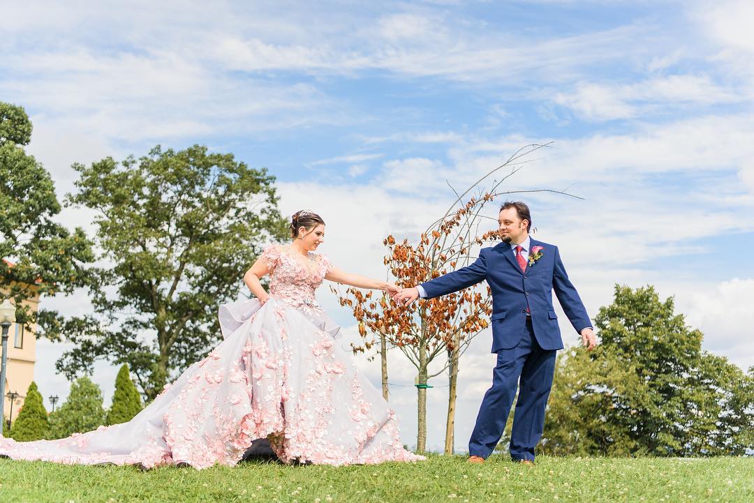 Fairy Charming Lace Wedding Dress Crystal Beads 3D Floral Appliques Short Sleeve Bridal Gown Custom Made Plus Size Princess Wedding Dresses