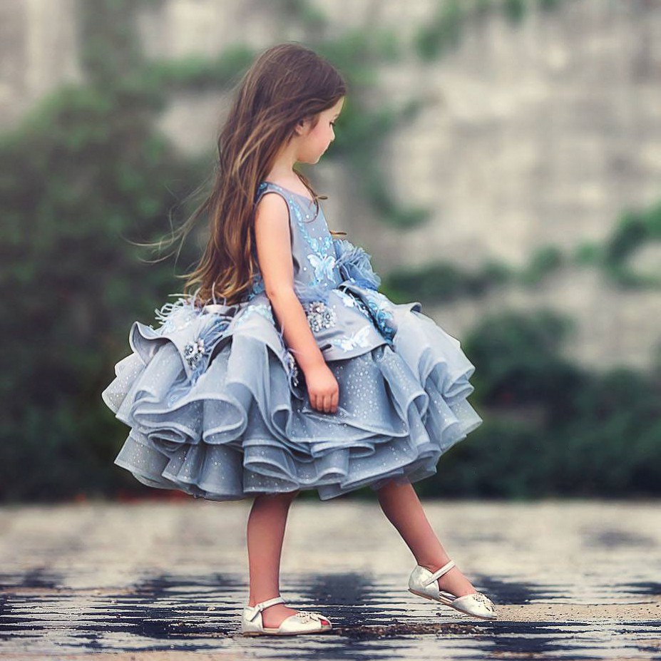 New Arrival Grey Beaded Ball Gown wer Girl Dresses For Wedding Tiered Toddler Pageant Gowns Organza Appliqued Knee Length Kids Prom Dress